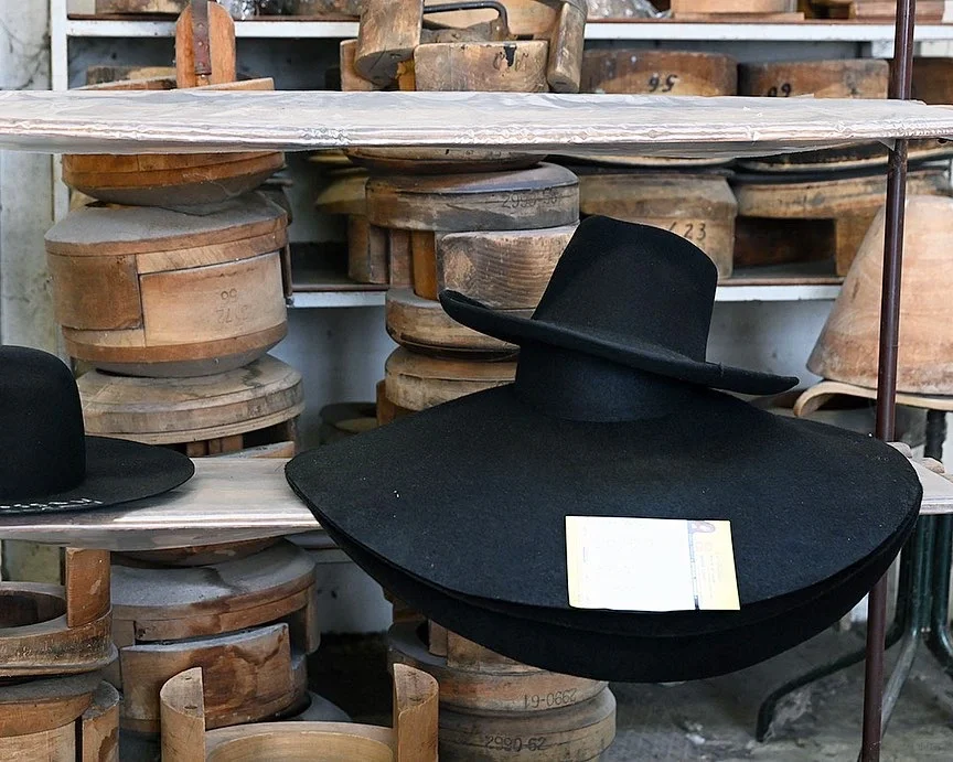 你可能不知道的帽子冷知识——羊毛毡的制作