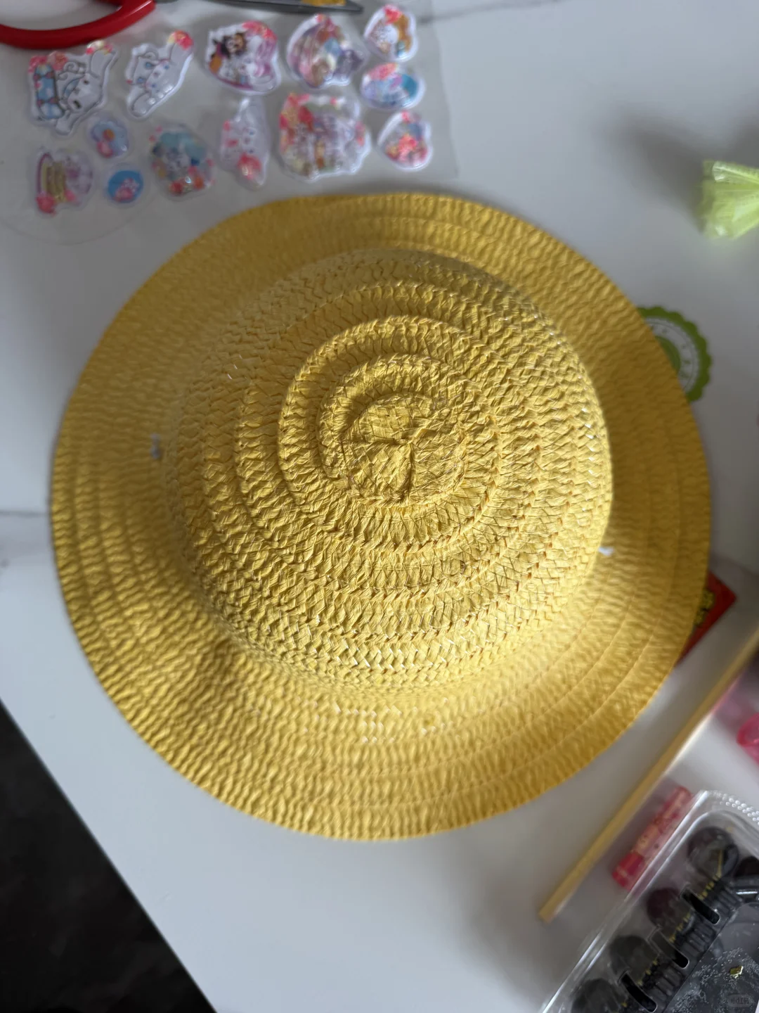 这款帽子深受男女孩子喜欢，做法也简单