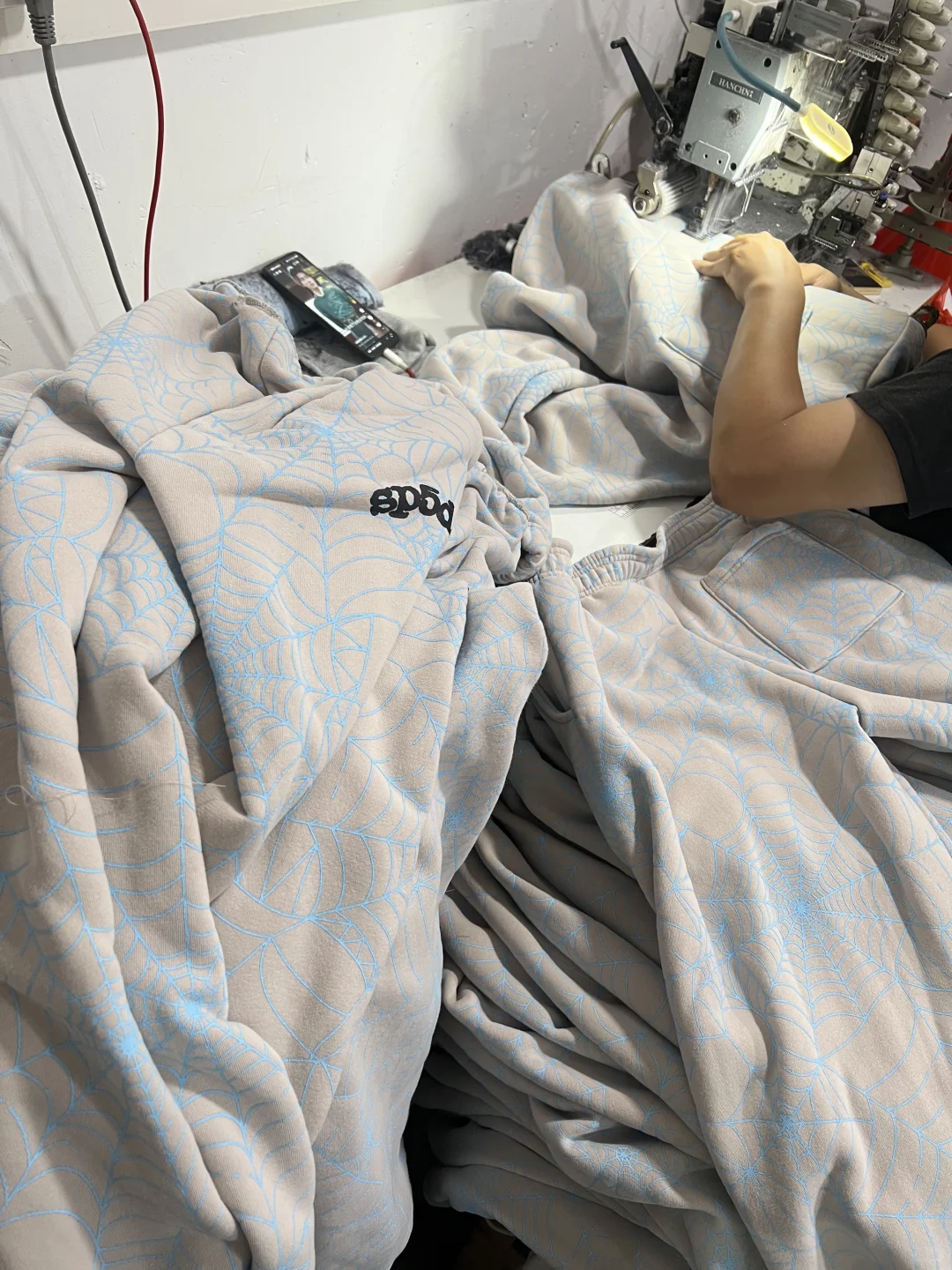 卫衣加工可一件打样起版,小单定制,免费起版