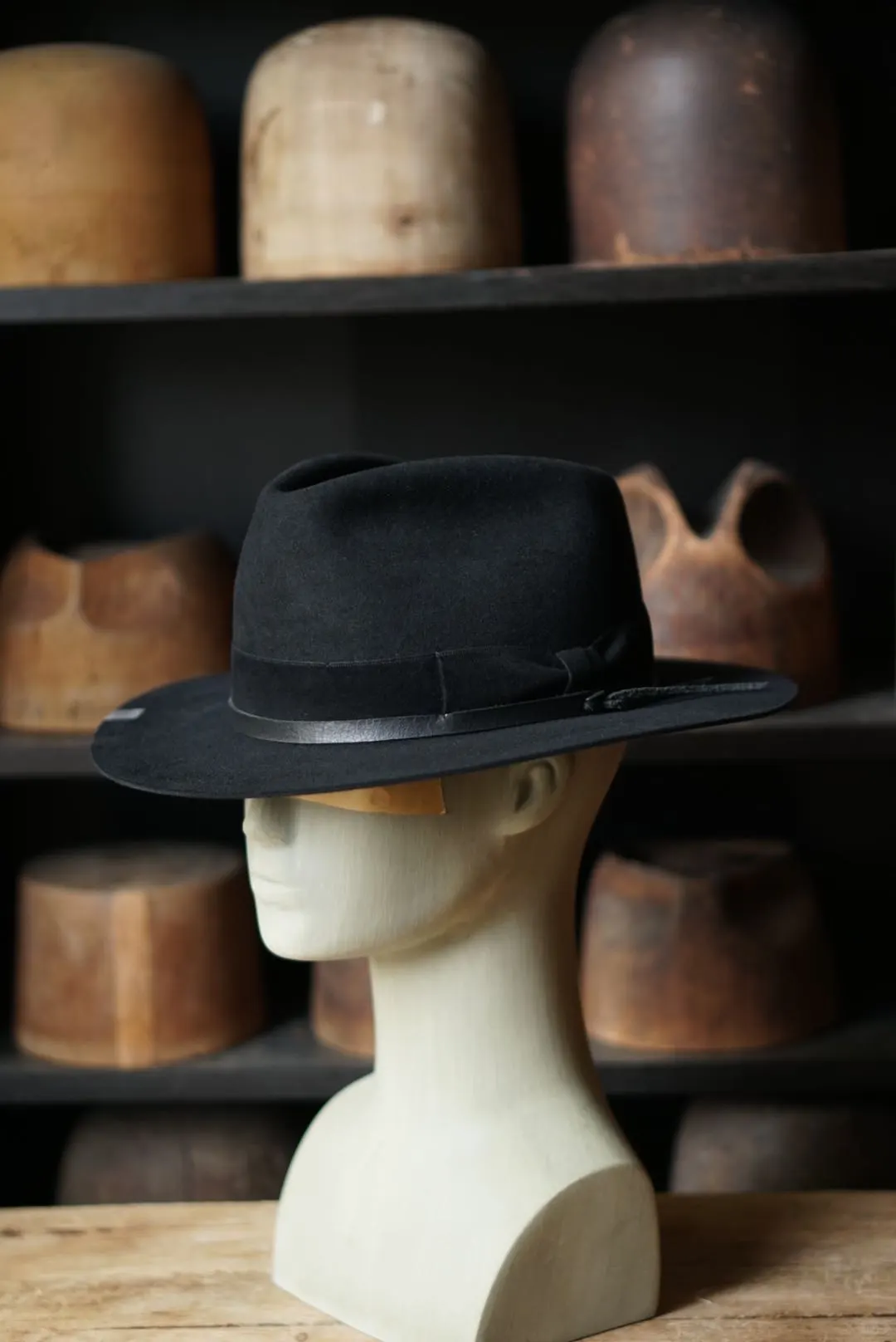 SillyStone黑色泪滴手工宽檐帽