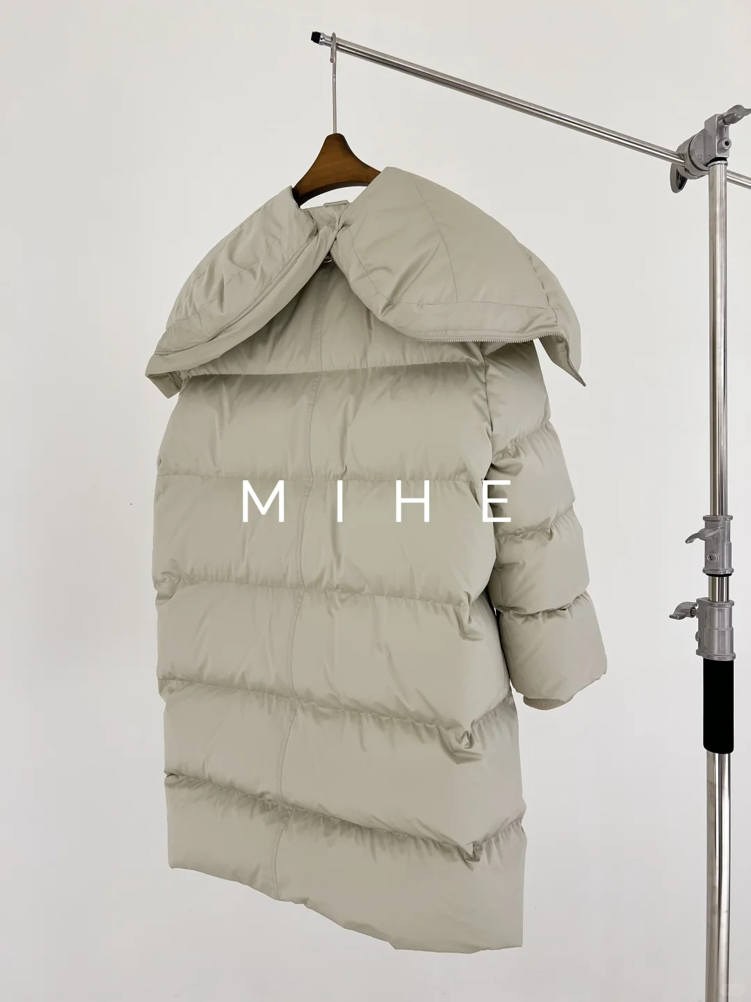 “清冷感拿捏住了，手工制作的绝美鹅绒服