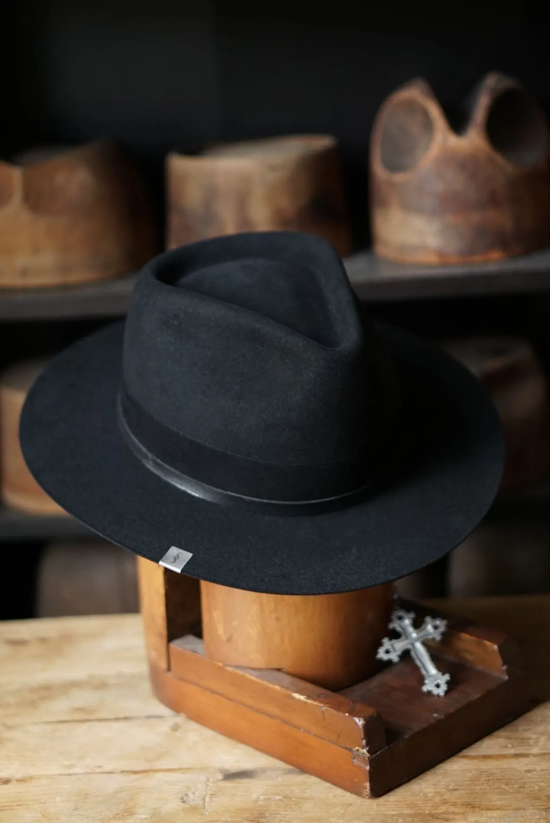 SillyStone黑色泪滴手工宽檐帽