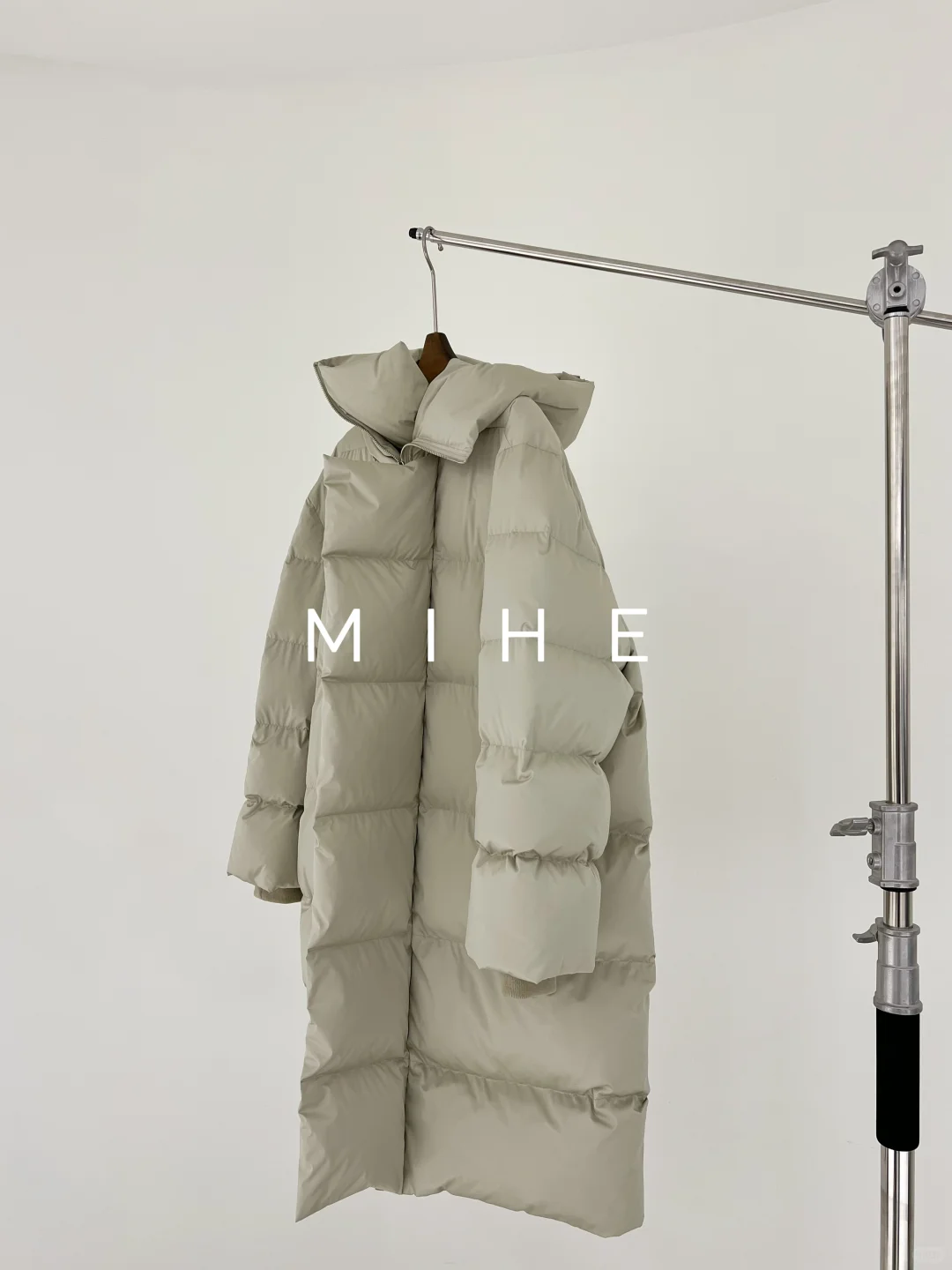 “清冷感拿捏住了，手工制作的绝美鹅绒服