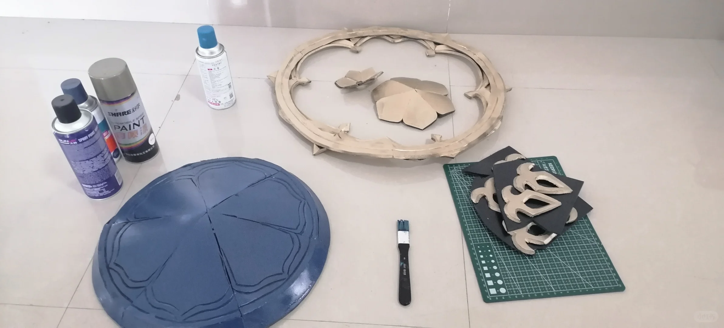 材料工艺课上和室友一起做了散宝的帽子！