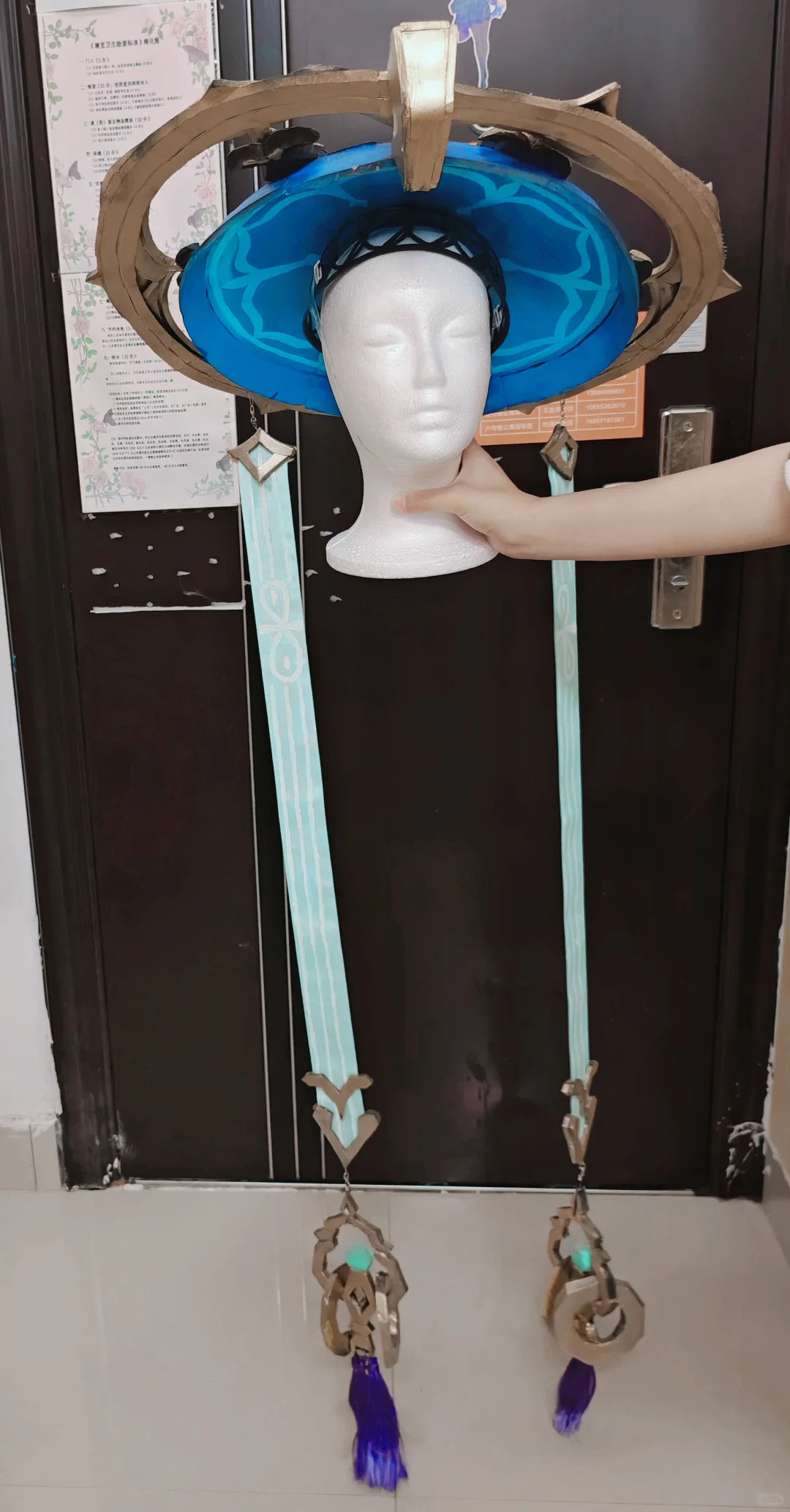 材料工艺课上和室友一起做了散宝的帽子！