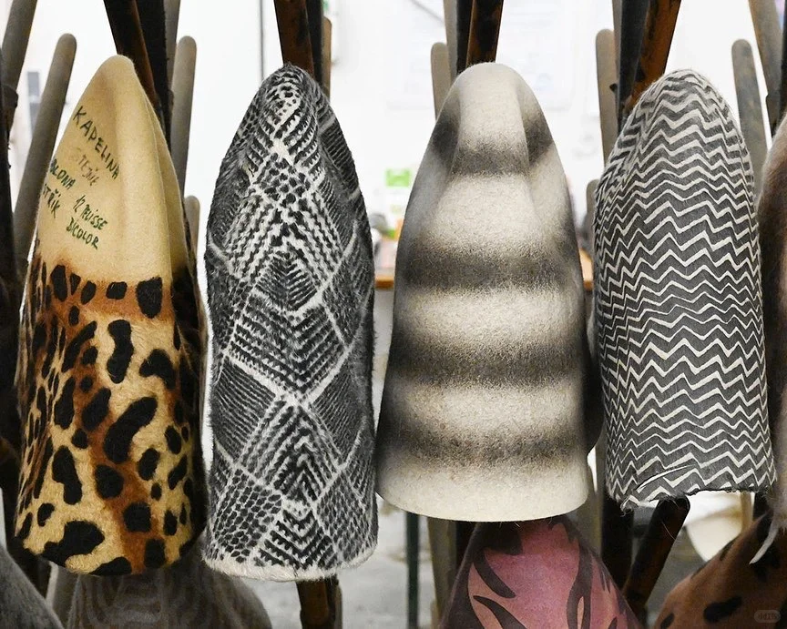 你可能不知道的帽子冷知识——羊毛毡的制作