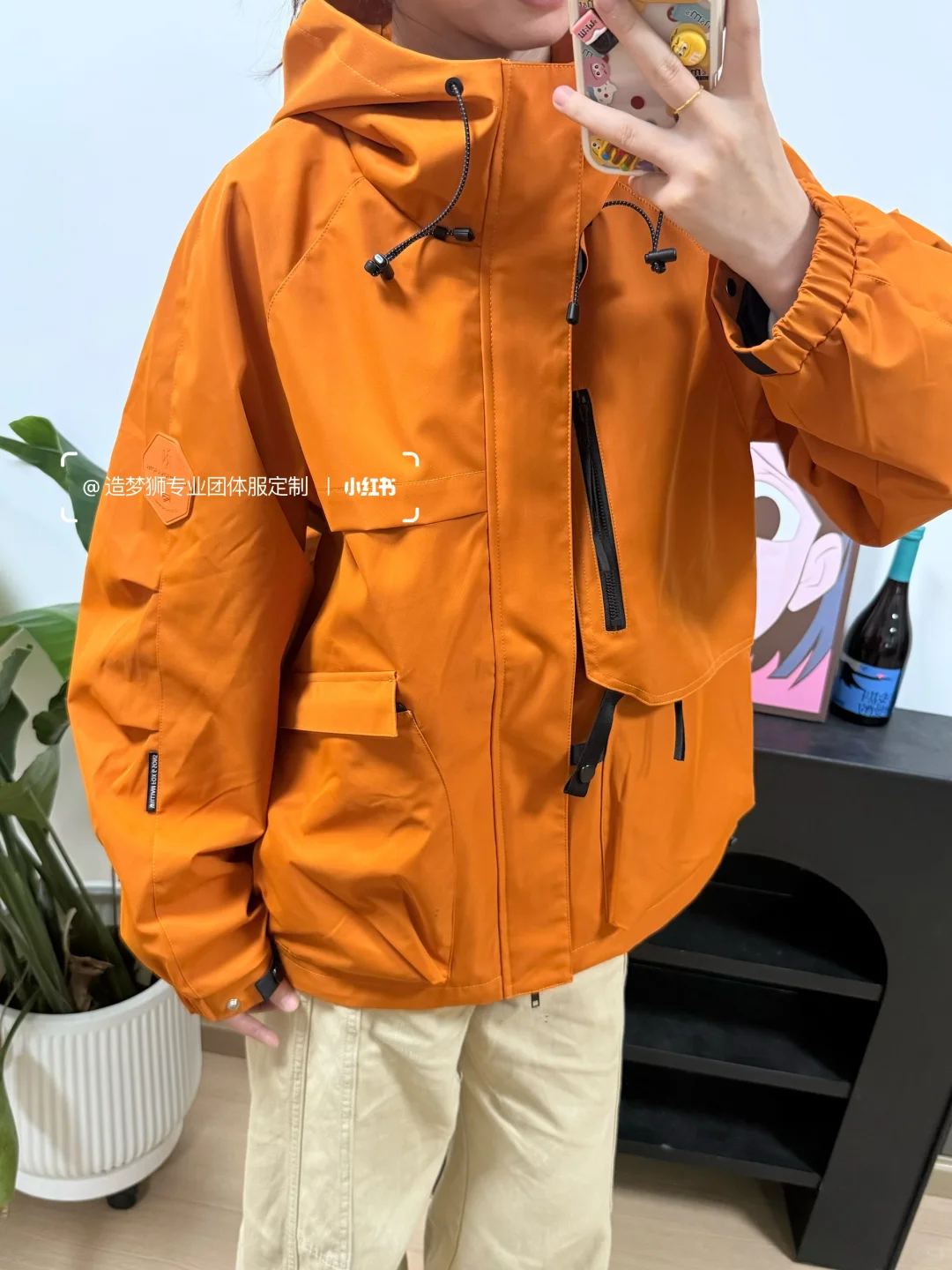 百搭冬季工作服推荐!橙色冲锋衣简直太爱啦