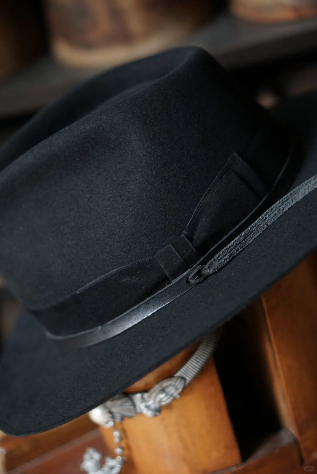 SillyStone黑色泪滴手工宽檐帽