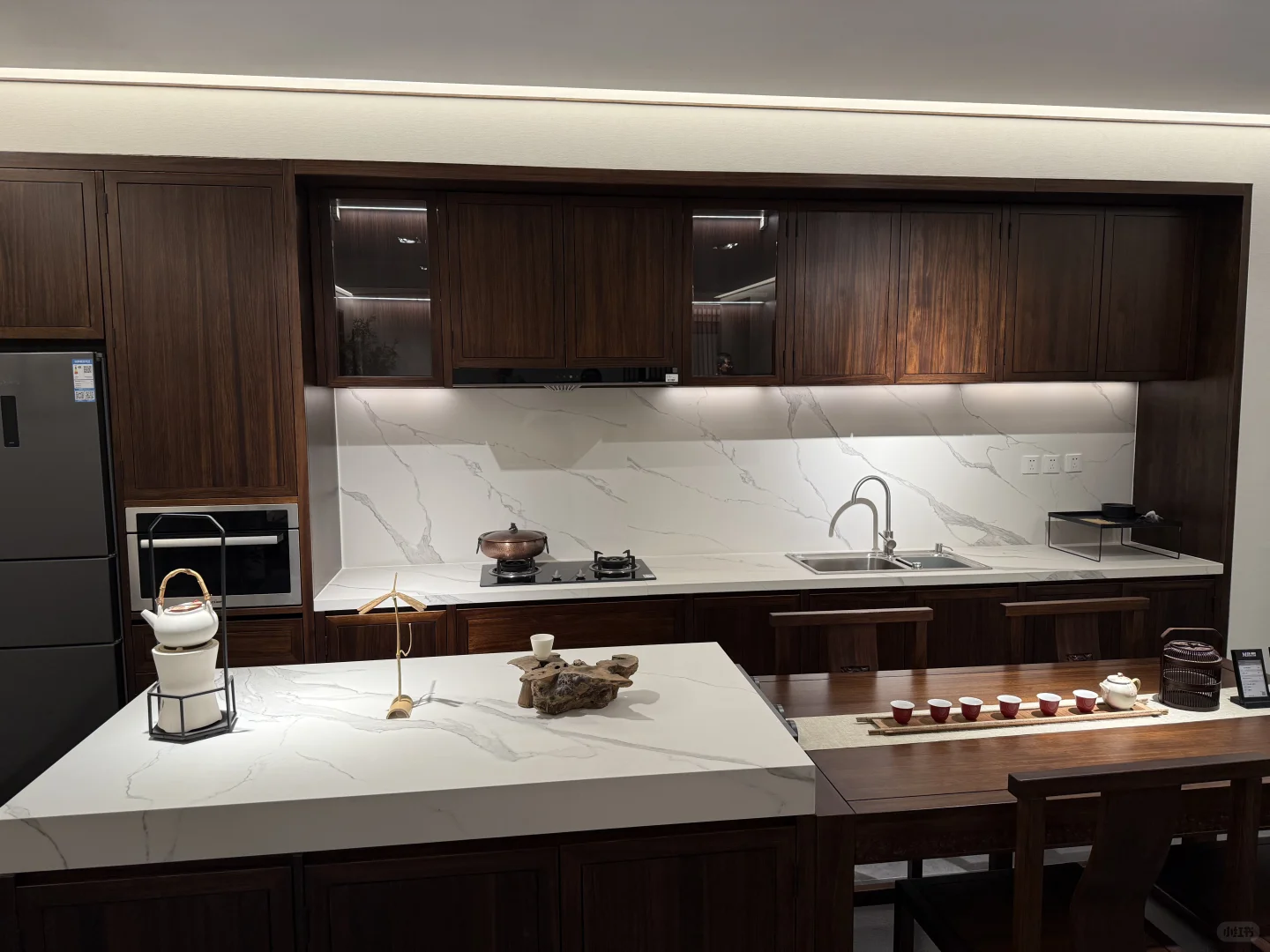 今天去了一家实木家具工厂～