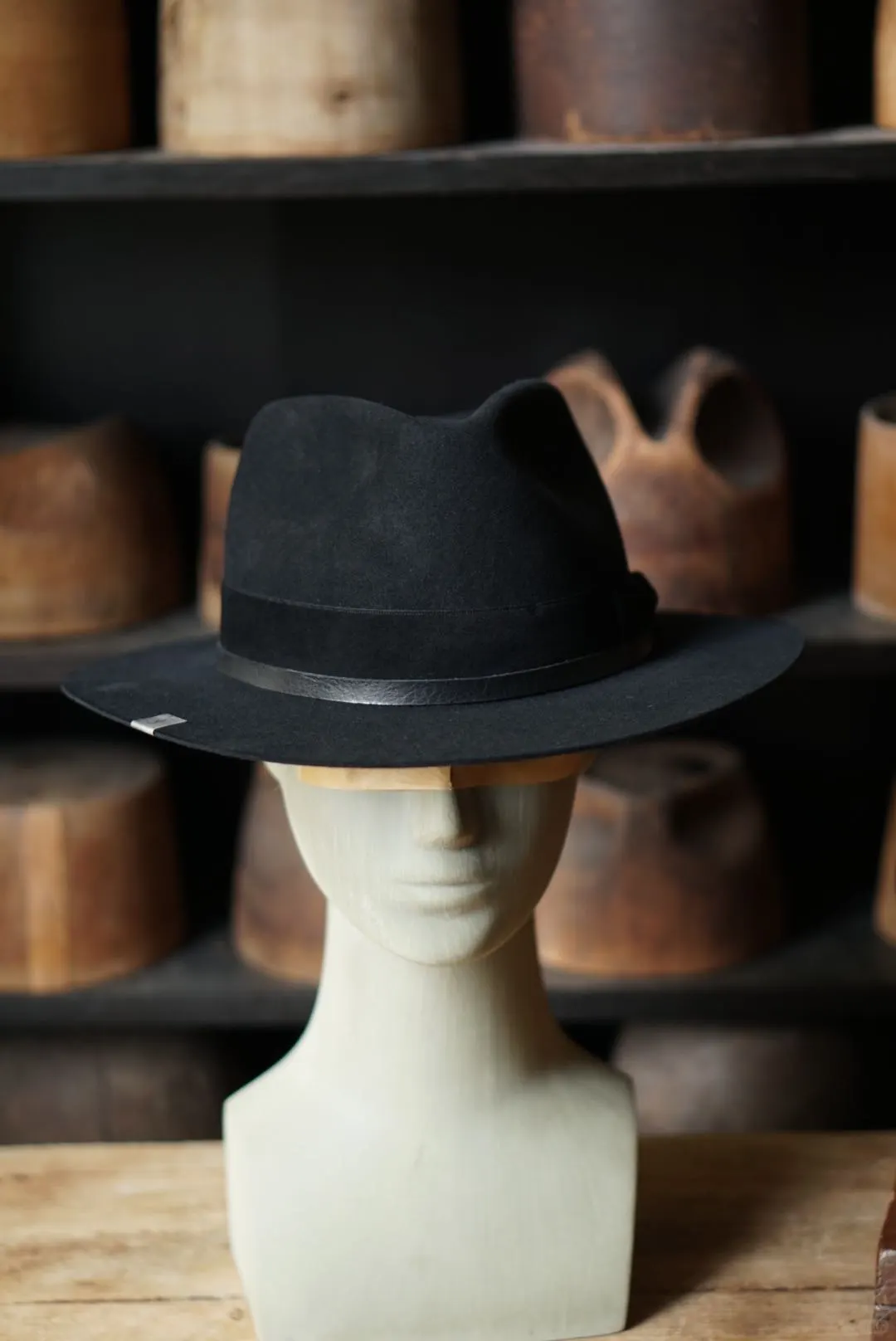 SillyStone黑色泪滴手工宽檐帽