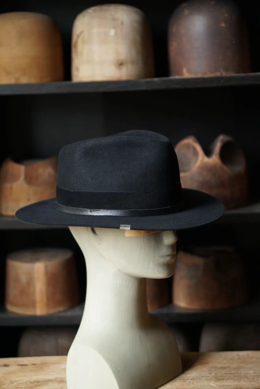 SillyStone黑色泪滴手工宽檐帽