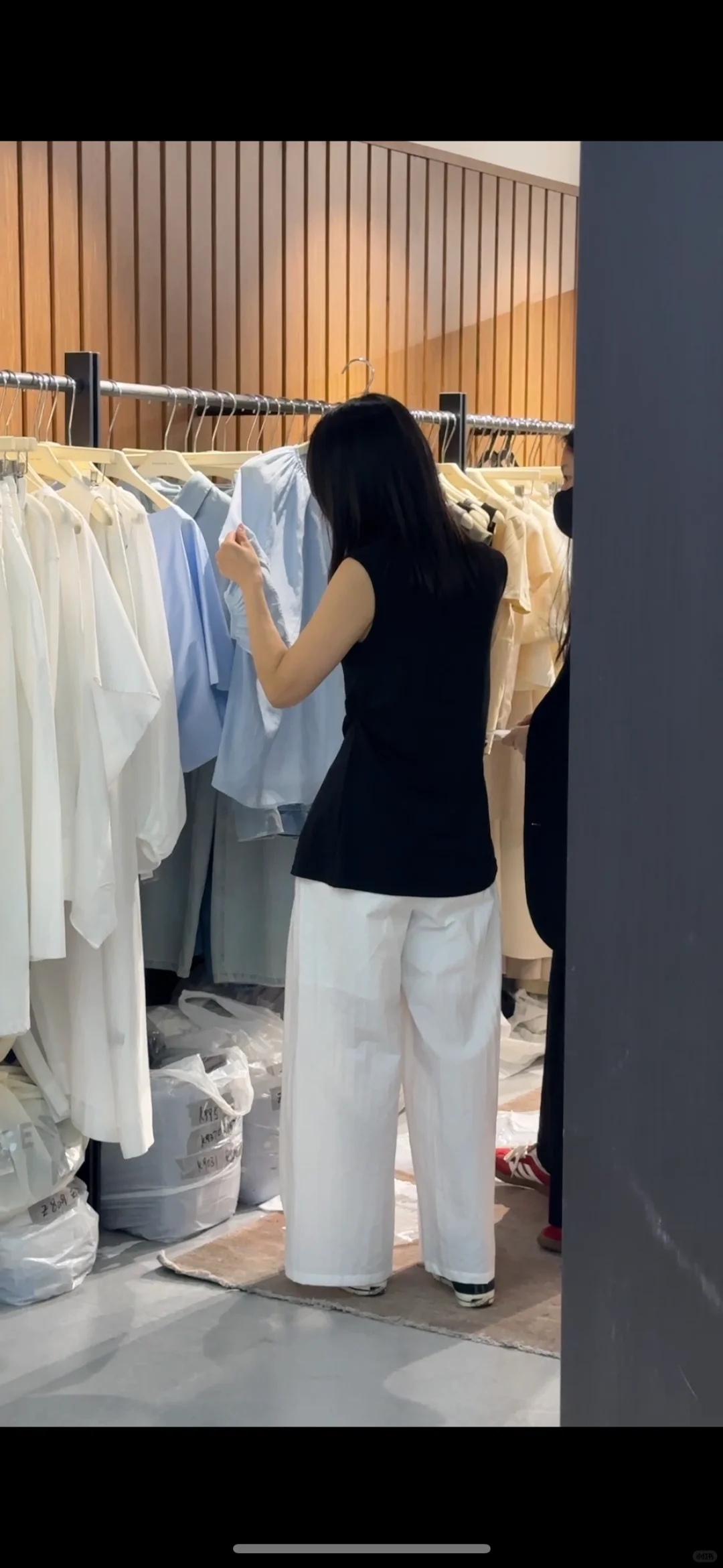 不建议小白去服装创业,但可以去尝试