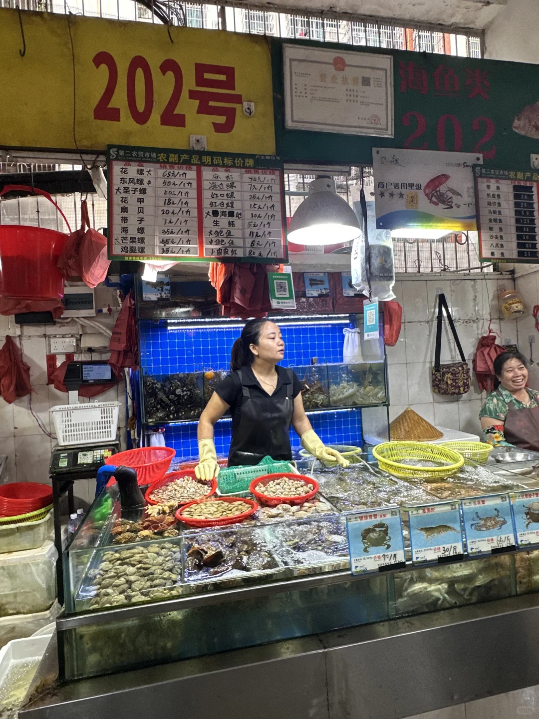 报!发现一个三亚本地人私藏的海鲜市场!