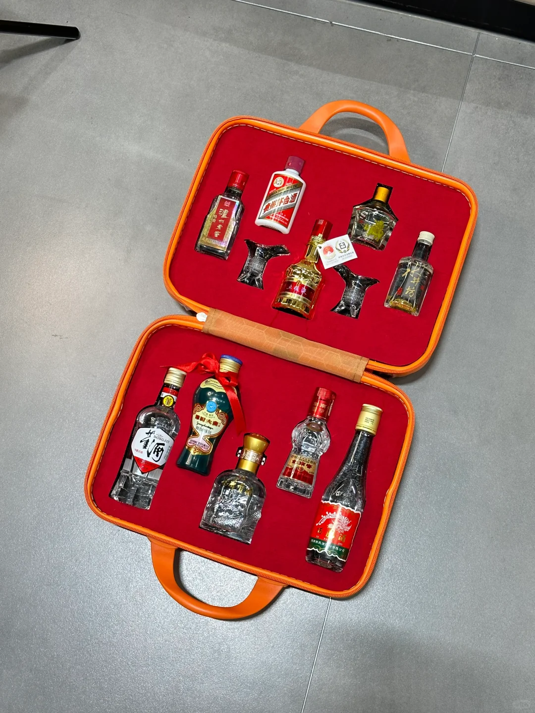 2024最火爆礼盒：10支白酒小酒版礼盒??