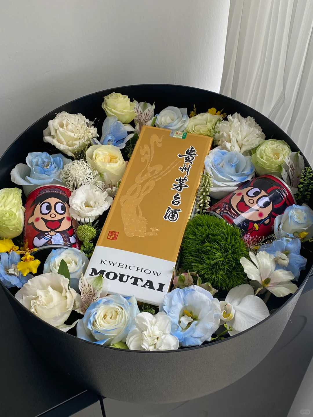 老公的第一瓶茅台，当然是老婆送啦 哈哈哈