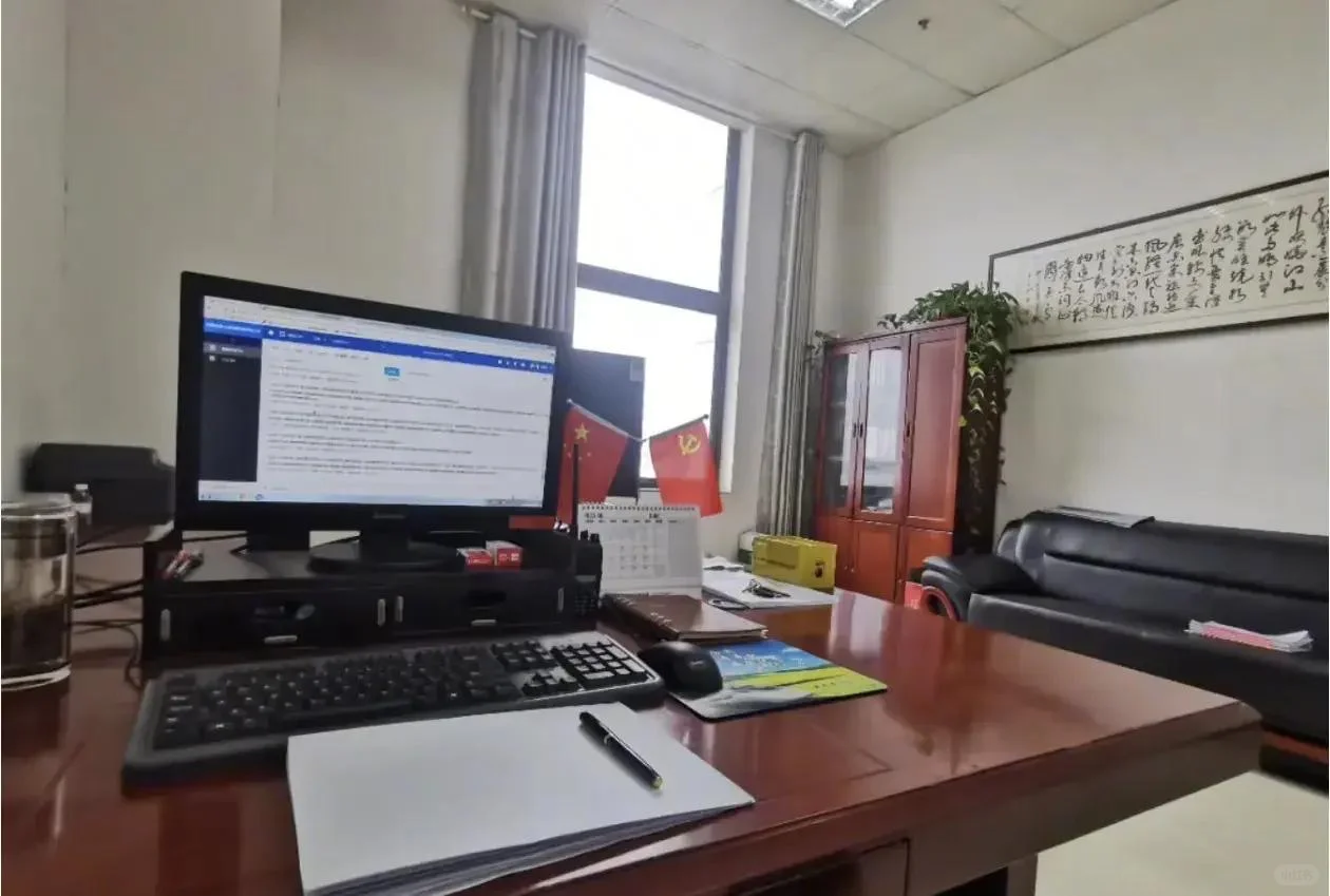 不当老师也能享受寒暑假，小学后勤岗谁来？