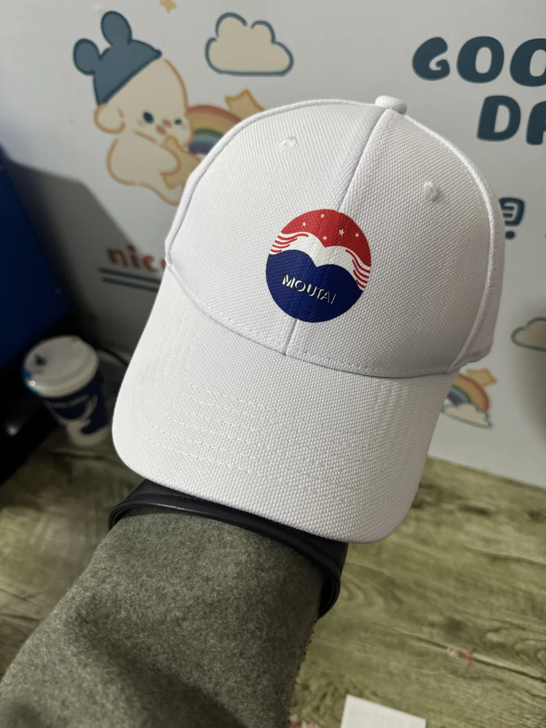 高端白色菠萝帽定制实拍