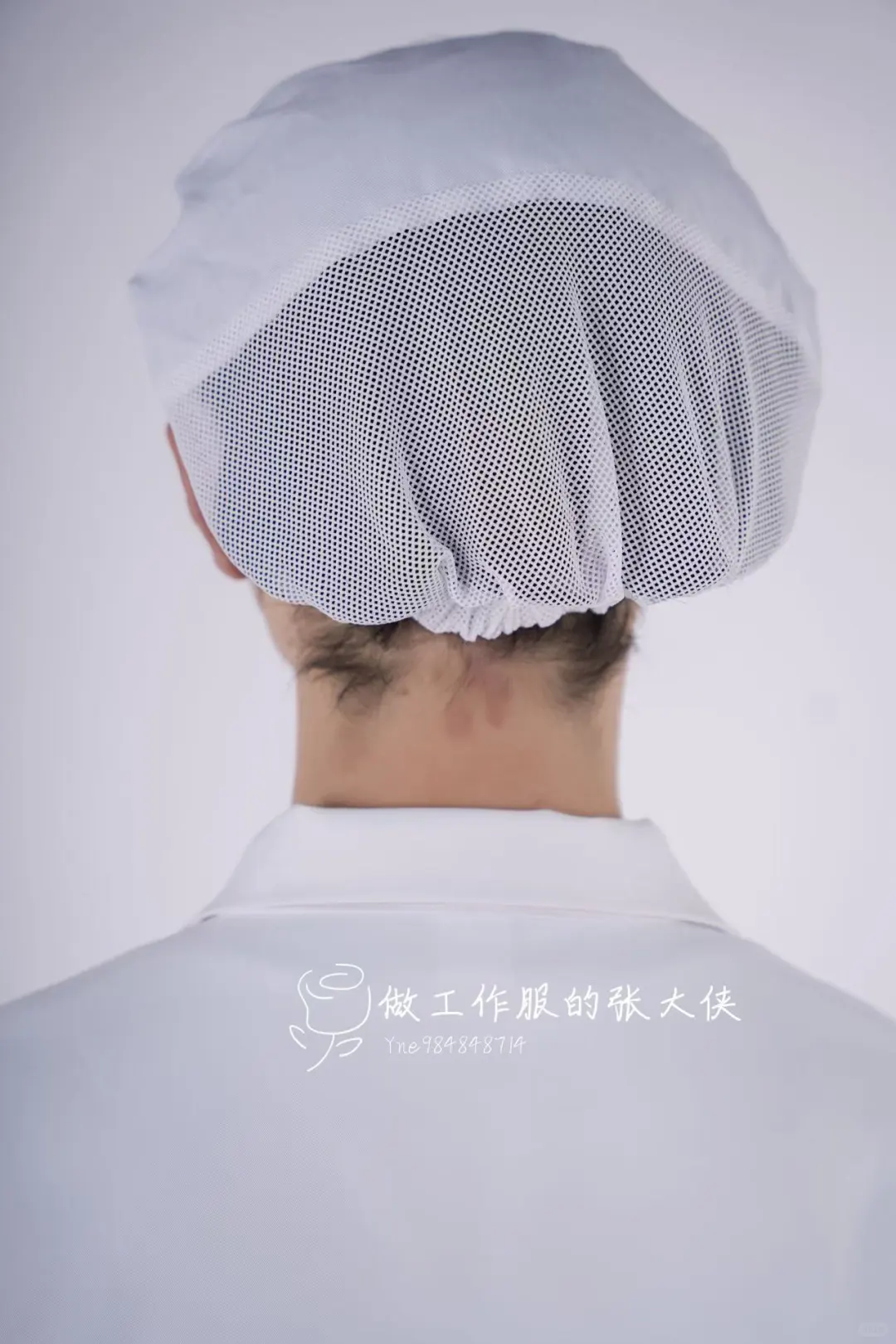 ?食品工厂的时尚秘密：白大褂加全包围帽子