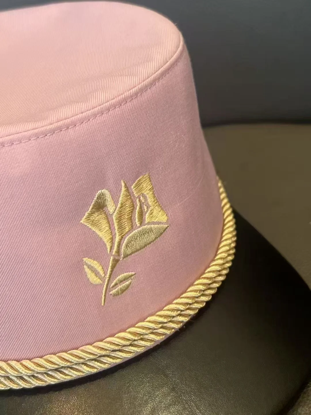 也是成为兰蔻的优质帽子代工厂啦