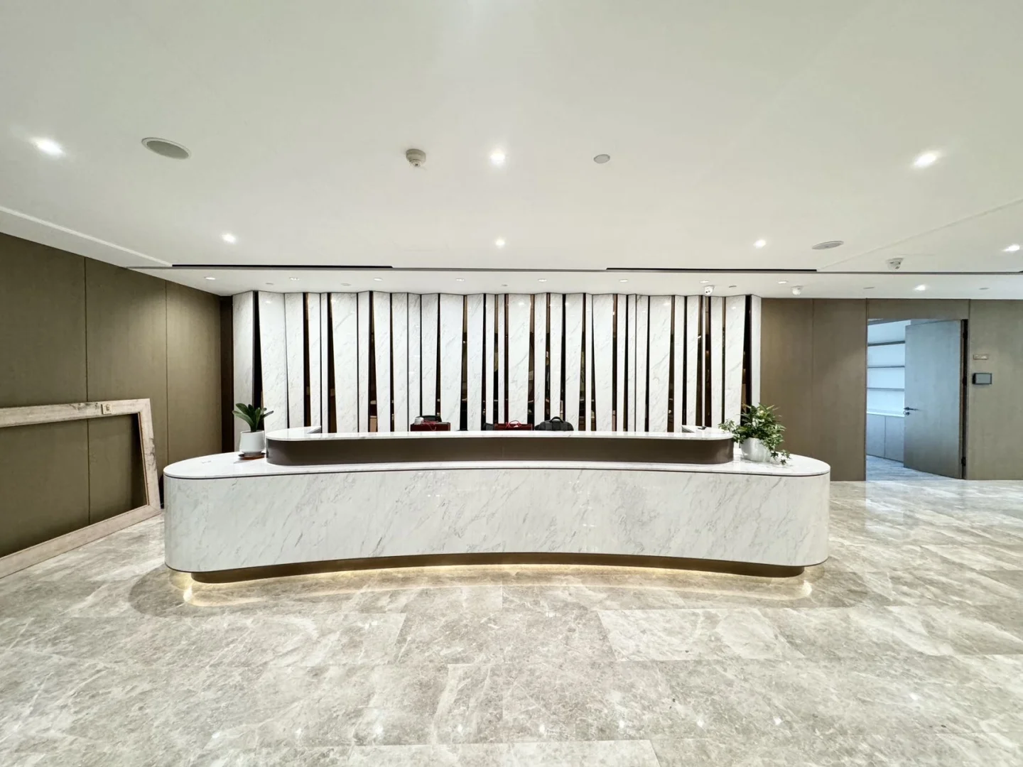 IFC 招财双面采光 谁租谁上市