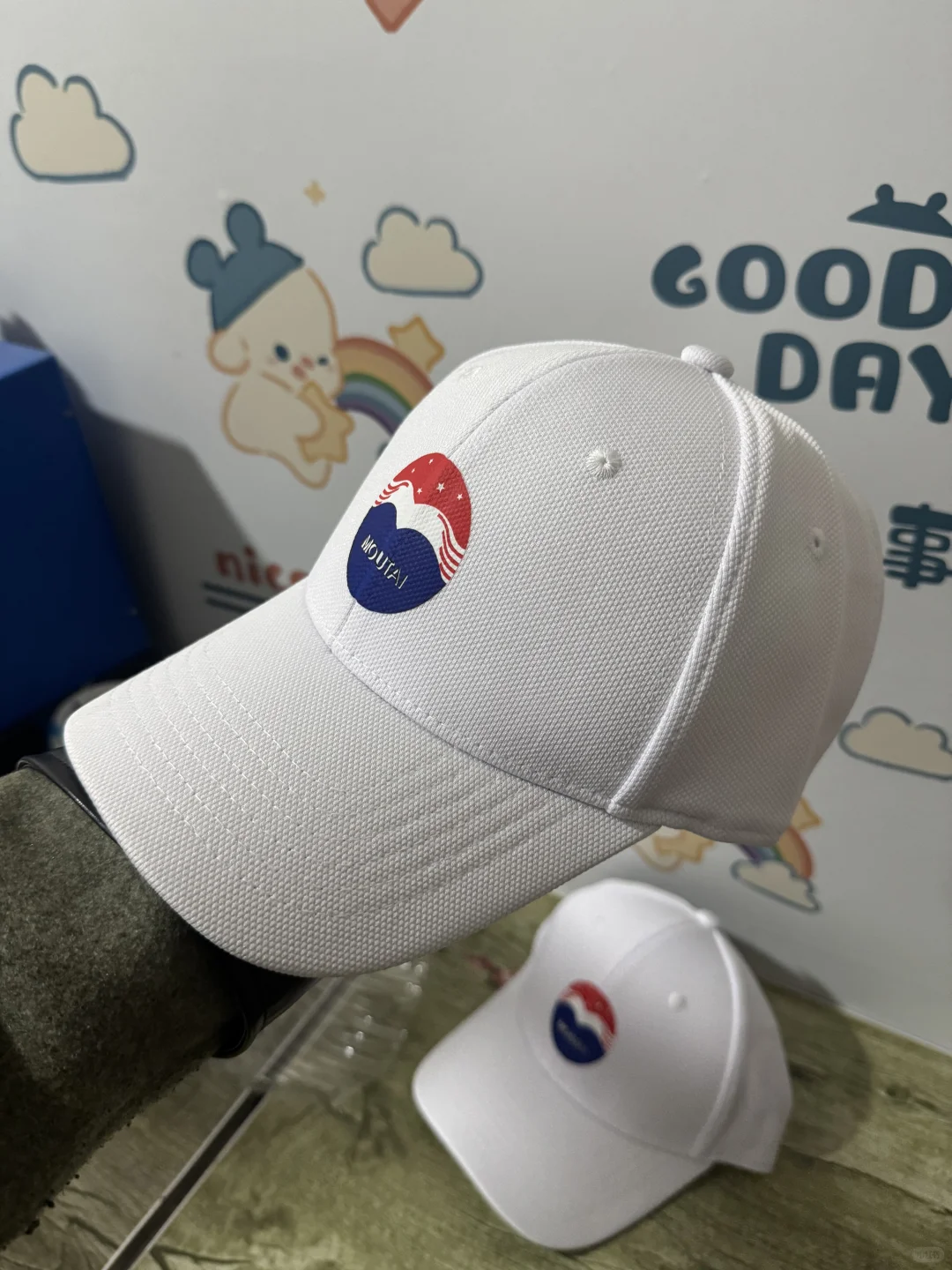 高端白色菠萝帽定制实拍