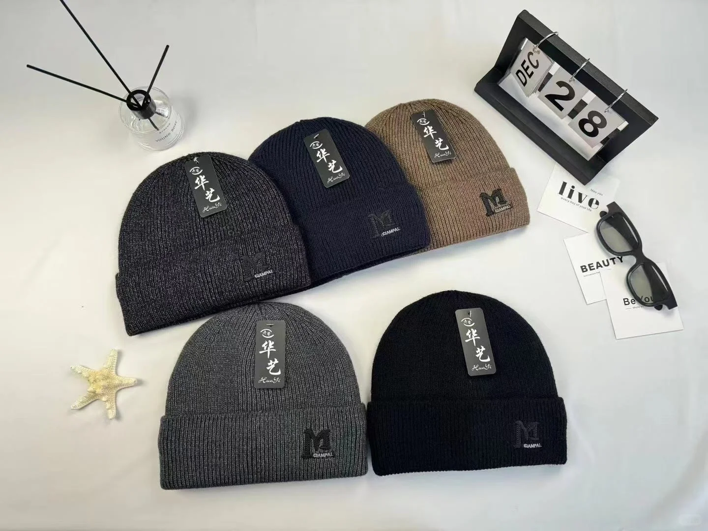 帽子批发，各种颜色种类！欢迎咨询！