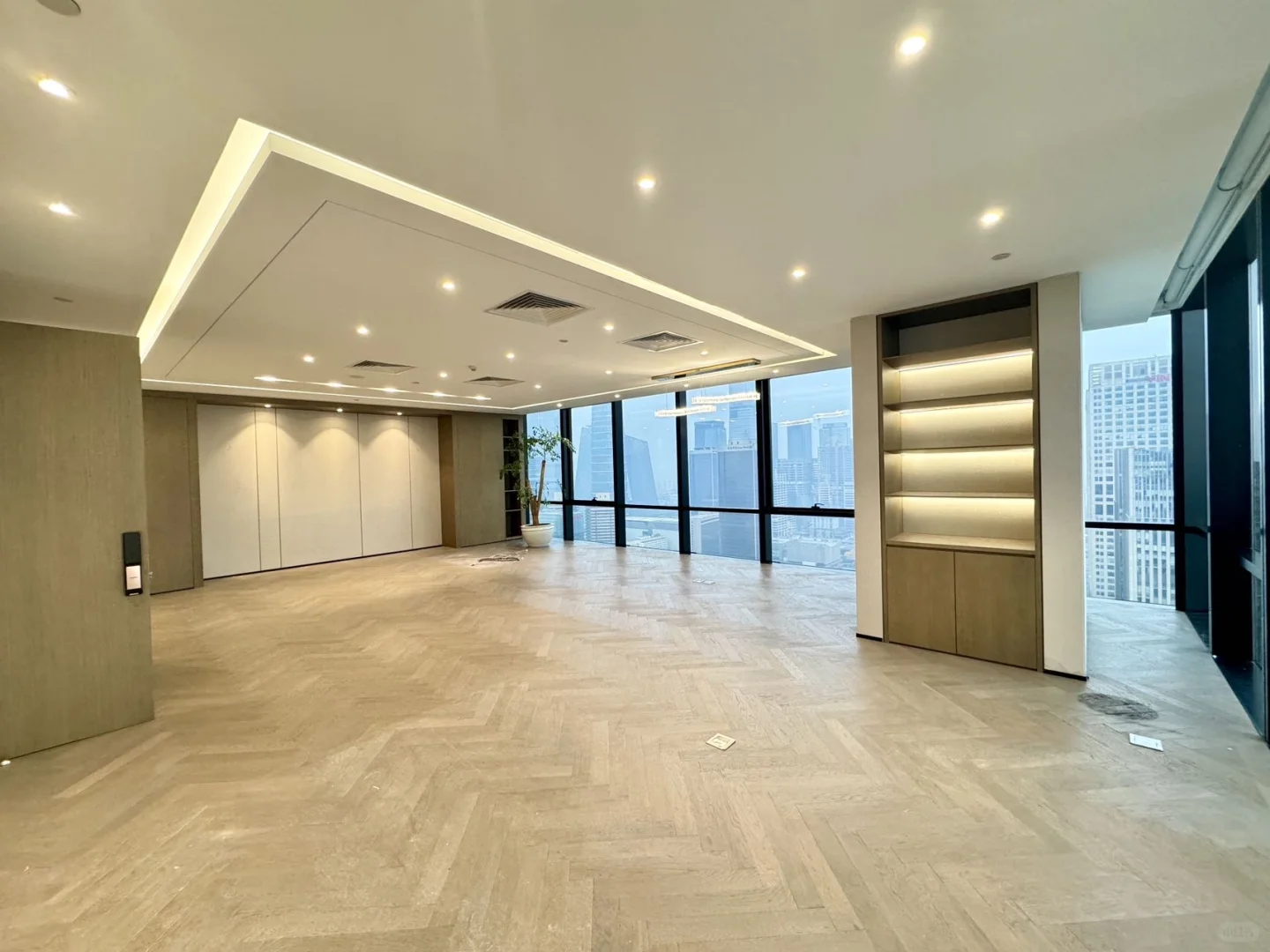 IFC 招财双面采光 谁租谁上市