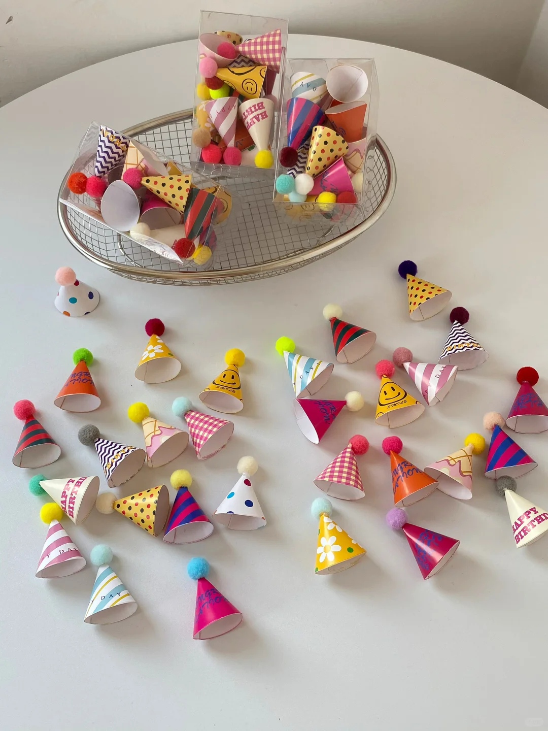 烘焙必备的成品生日帽来啦‼️现货供应哦～