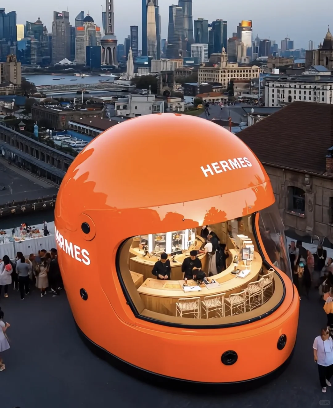 工厂揭秘！超火玻璃钢头盔咖啡店诞生全流程