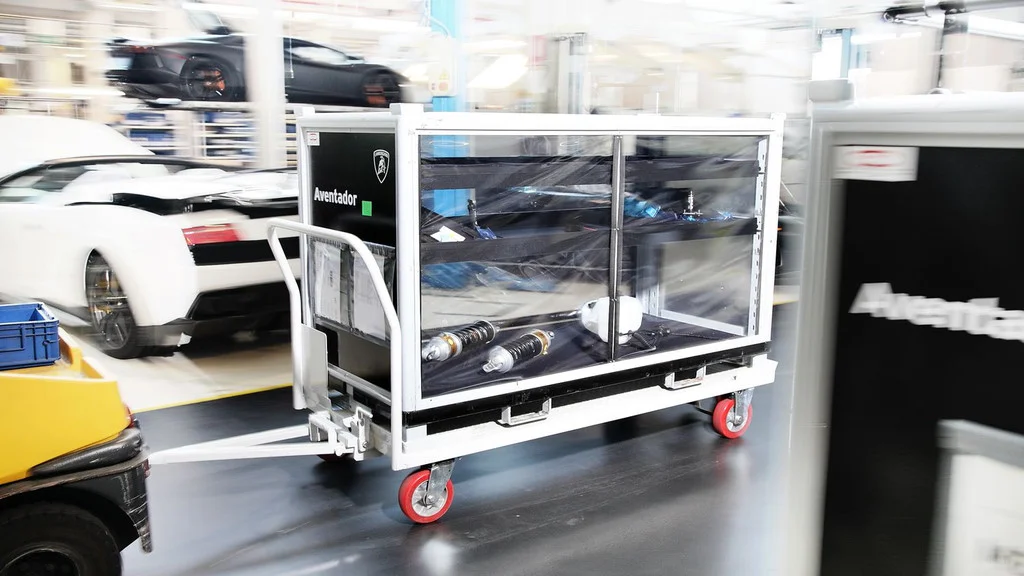 兰博基尼工厂生产线
