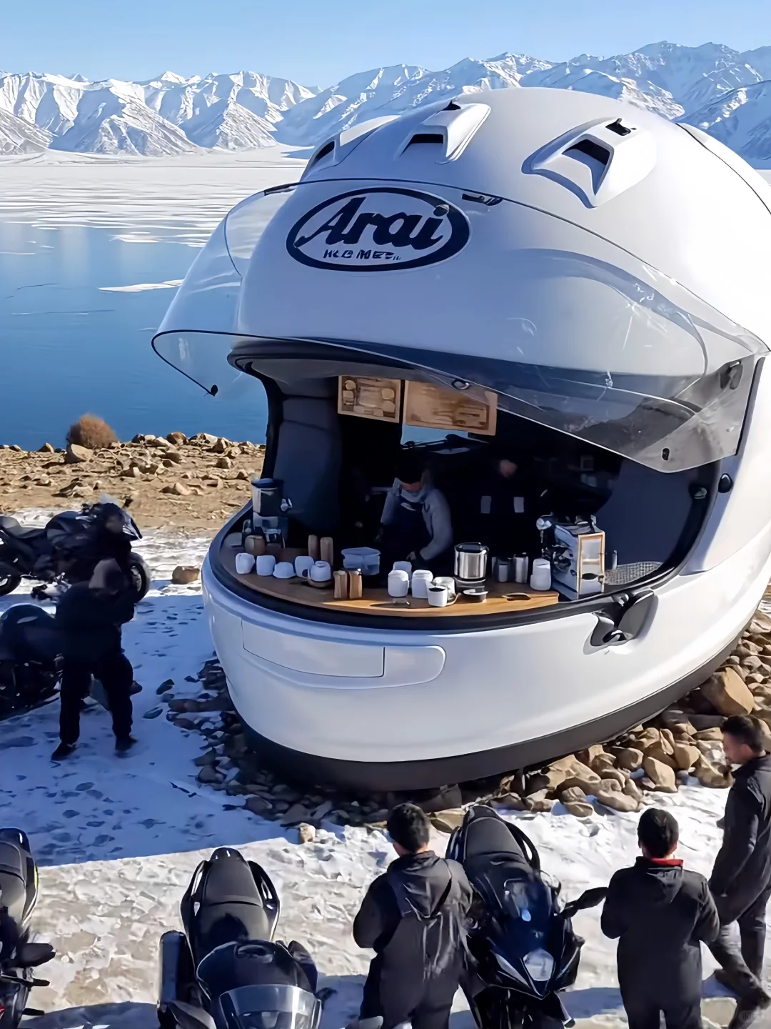 工厂揭秘！超火玻璃钢头盔咖啡店诞生全流程