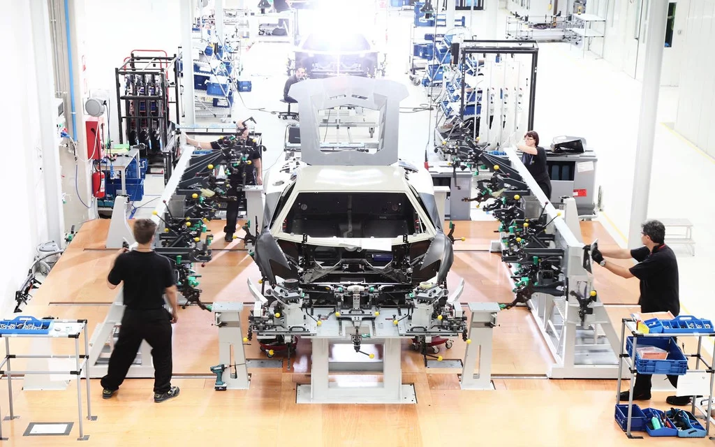 兰博基尼工厂生产线