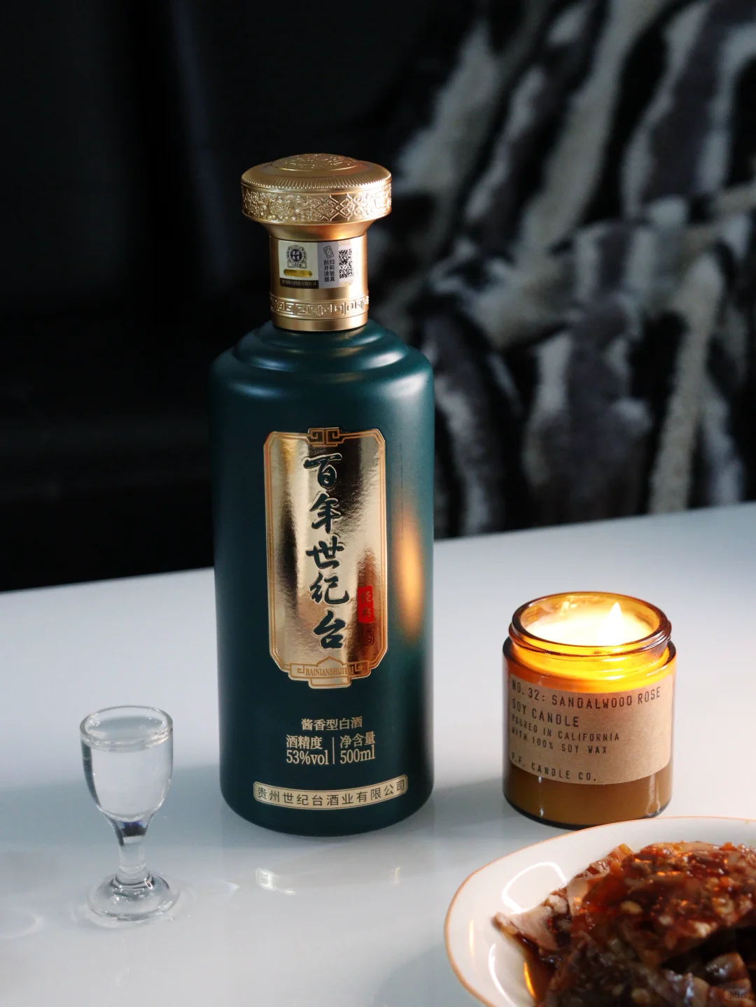 晚风吹来凉意 品一盅百年酱香