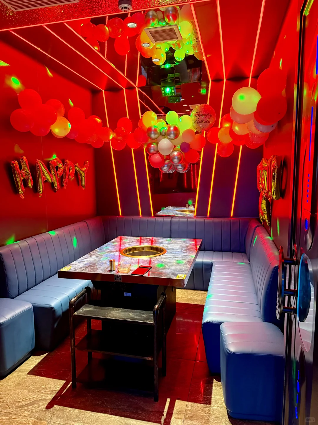 乌鲁木齐真不缺，有意思的欢唱火锅店