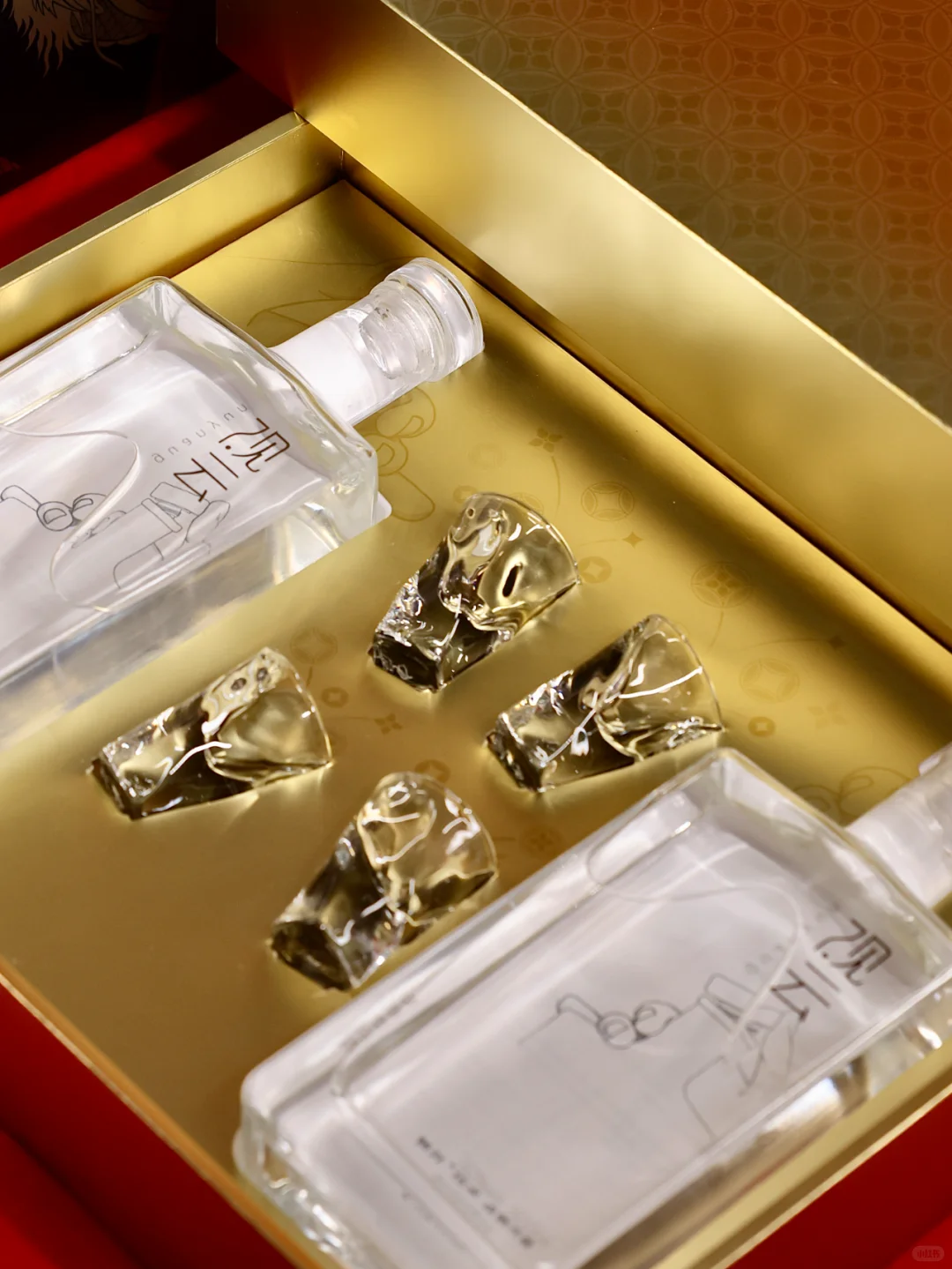 被误以为很贵的礼物?送人显贵白酒礼盒!