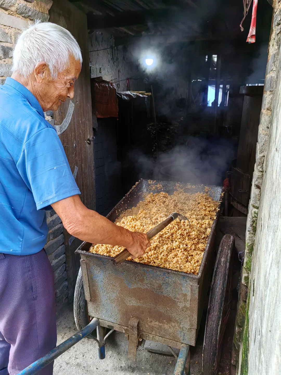 第一次全过程记录家乡的天然手工酿造高粱酒