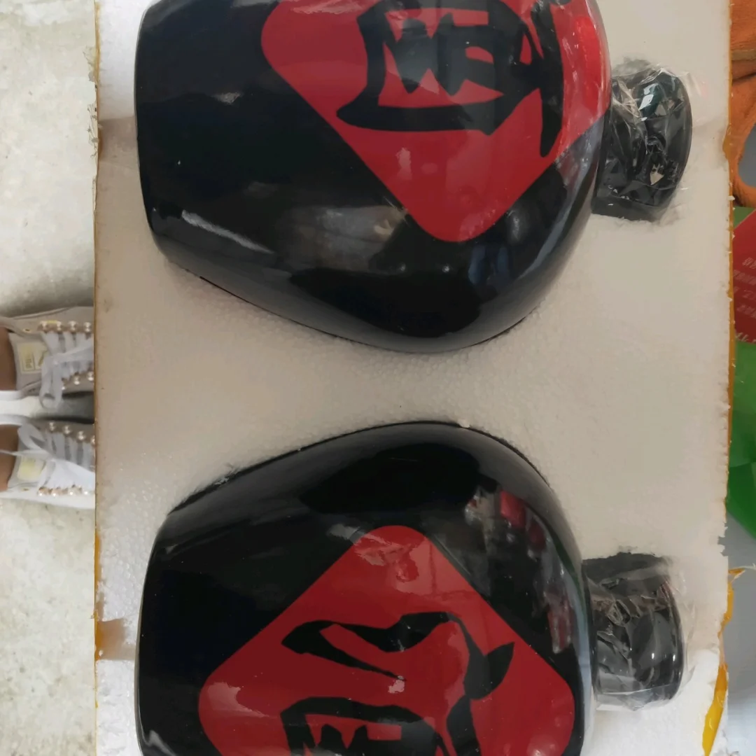 自家酒厂生产的纯粮食酿的高粱酒。