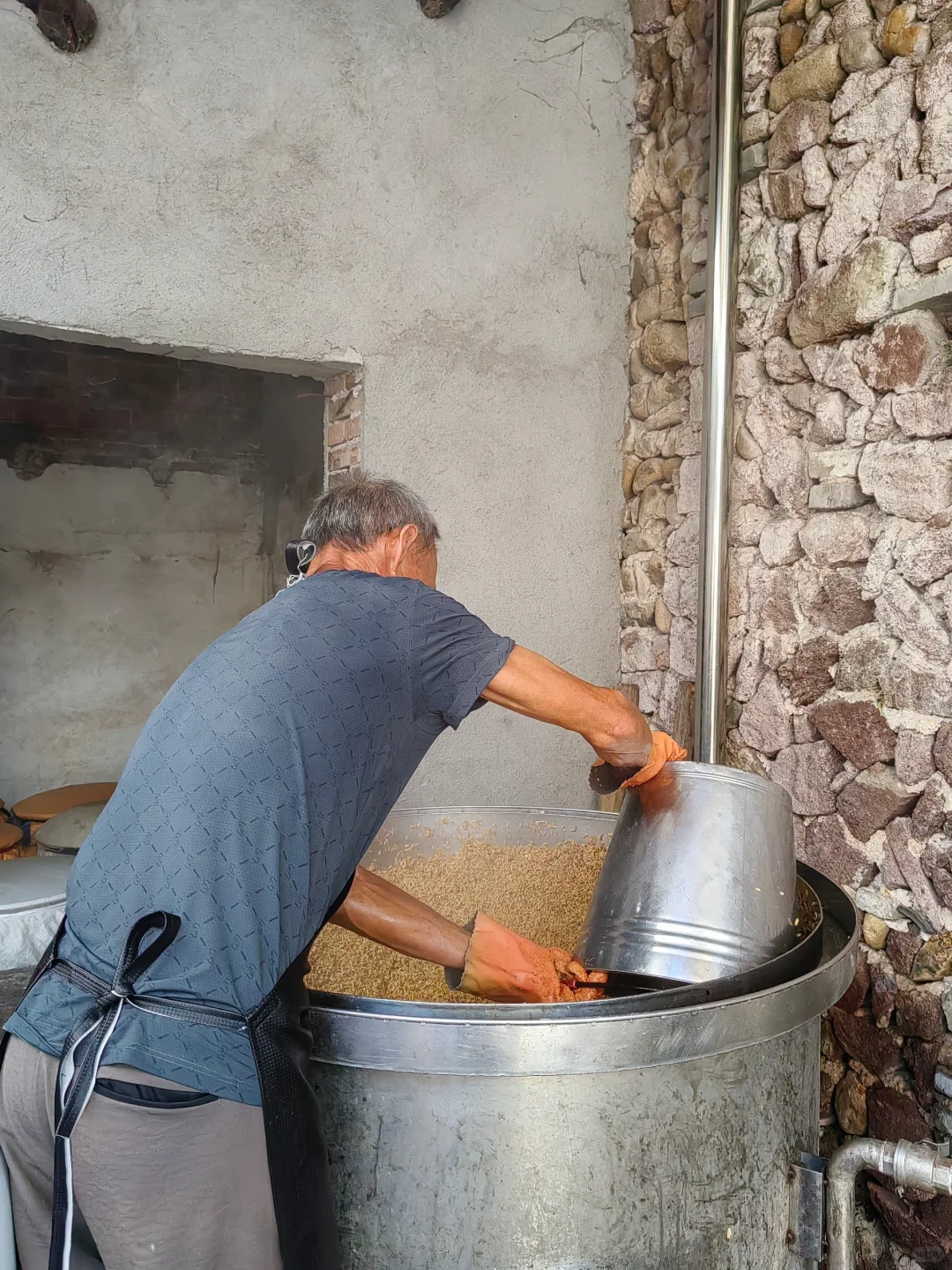 第一次全过程记录家乡的天然手工酿造高粱酒