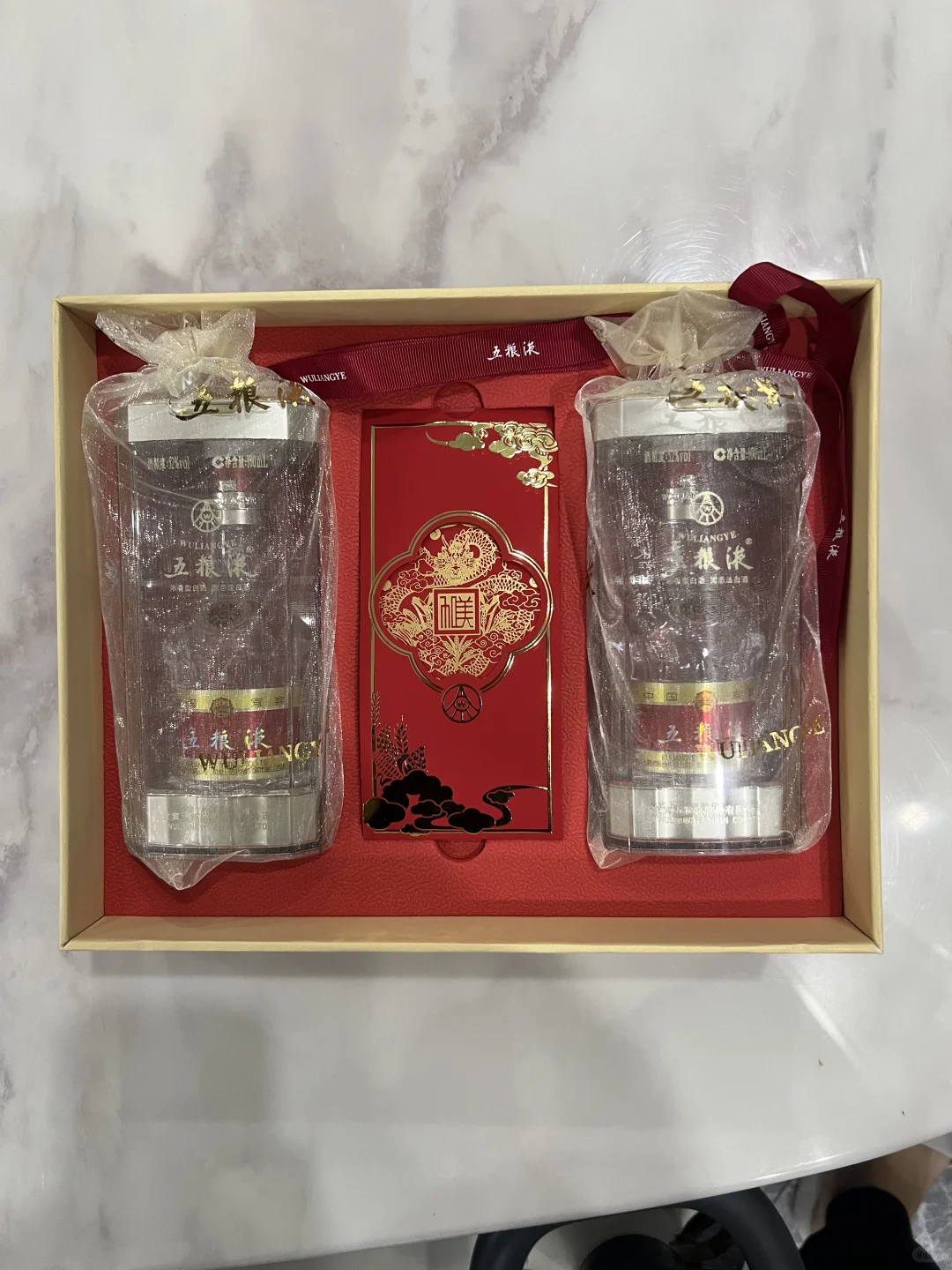 ➗一个五粮液礼盒