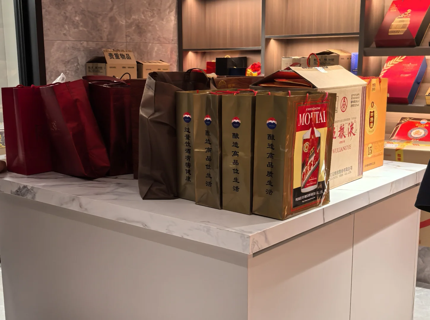 家里的酒越买越多?