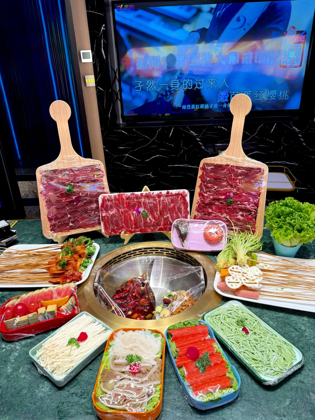 乌鲁木齐真不缺，有意思的欢唱火锅店