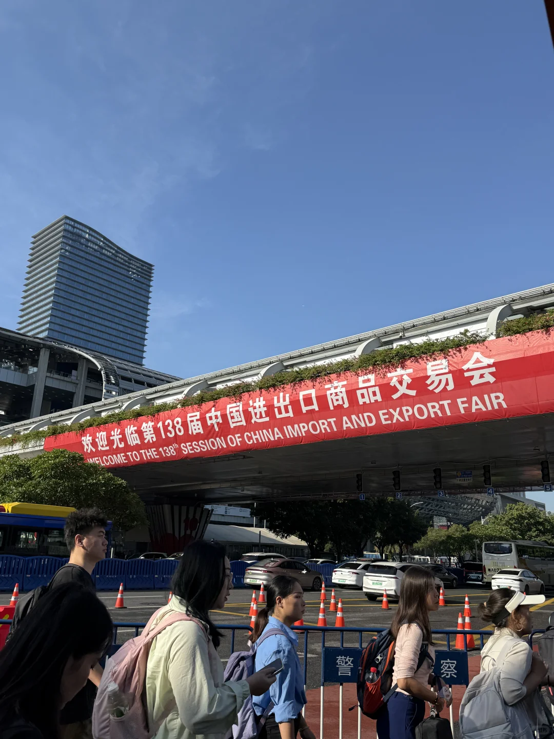 04女大这都能在广交会当英语翻译？！