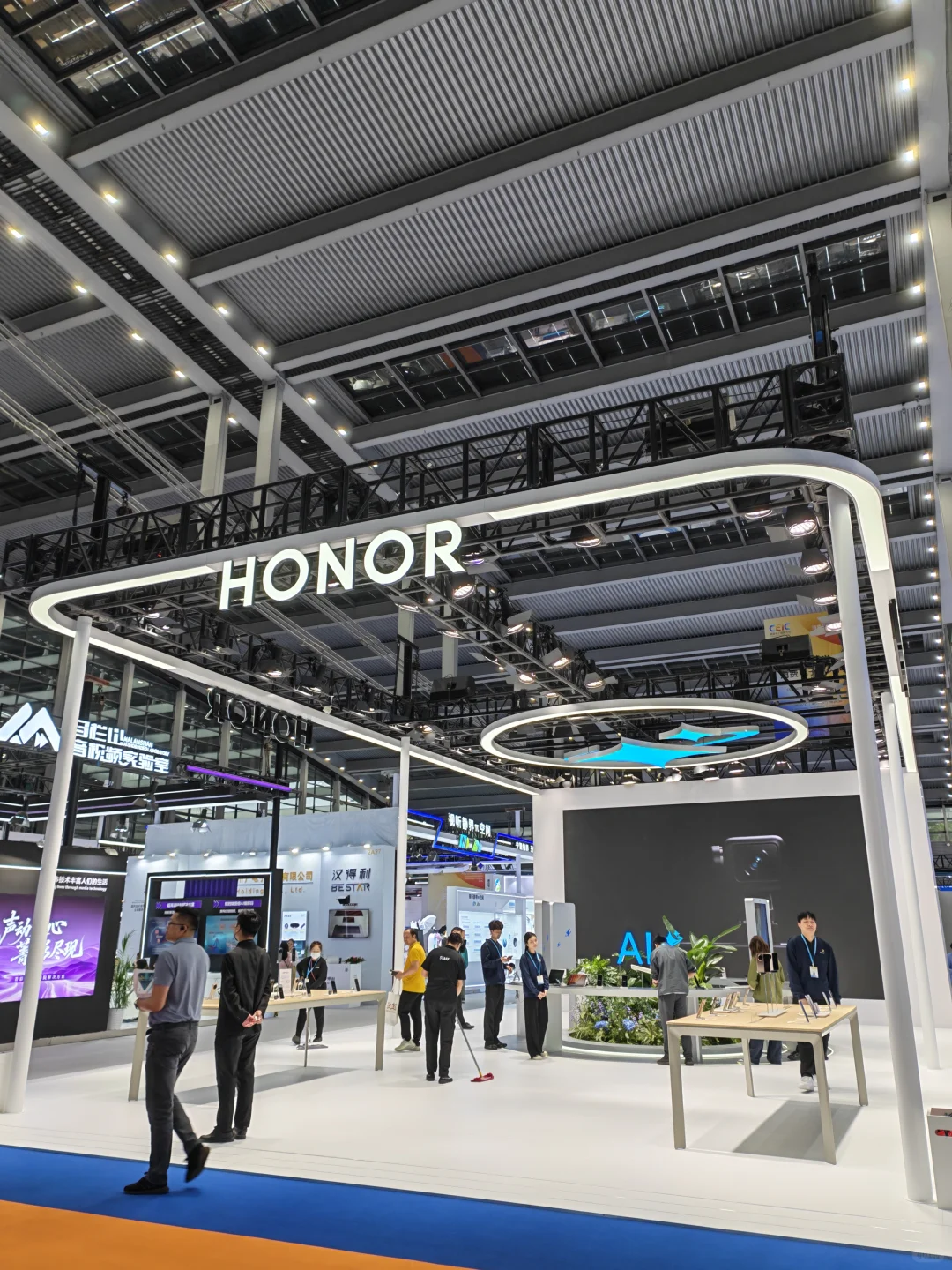 就问你们想不想看!荣耀展台!