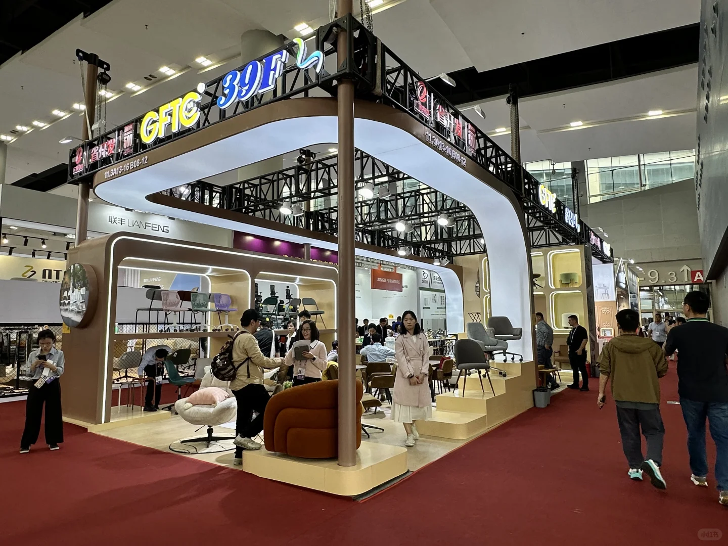 广交会双面开展台就这样设计！