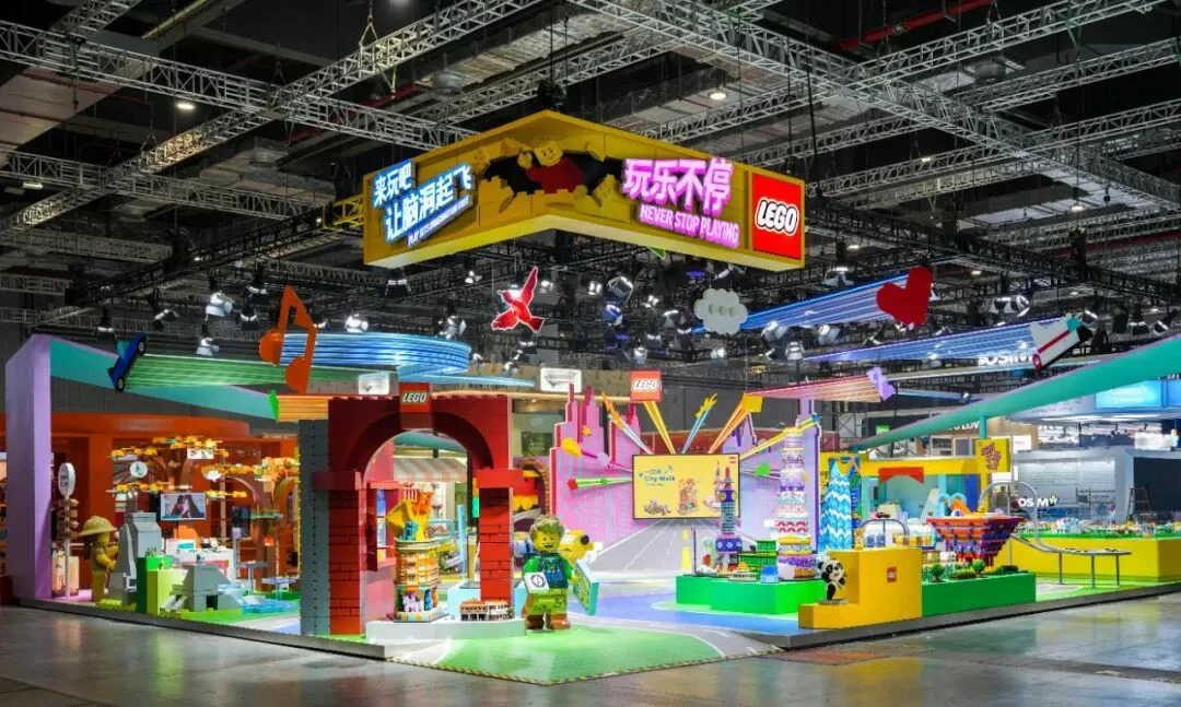 善纳设计带您走进2025进博会创意展台丨乐高