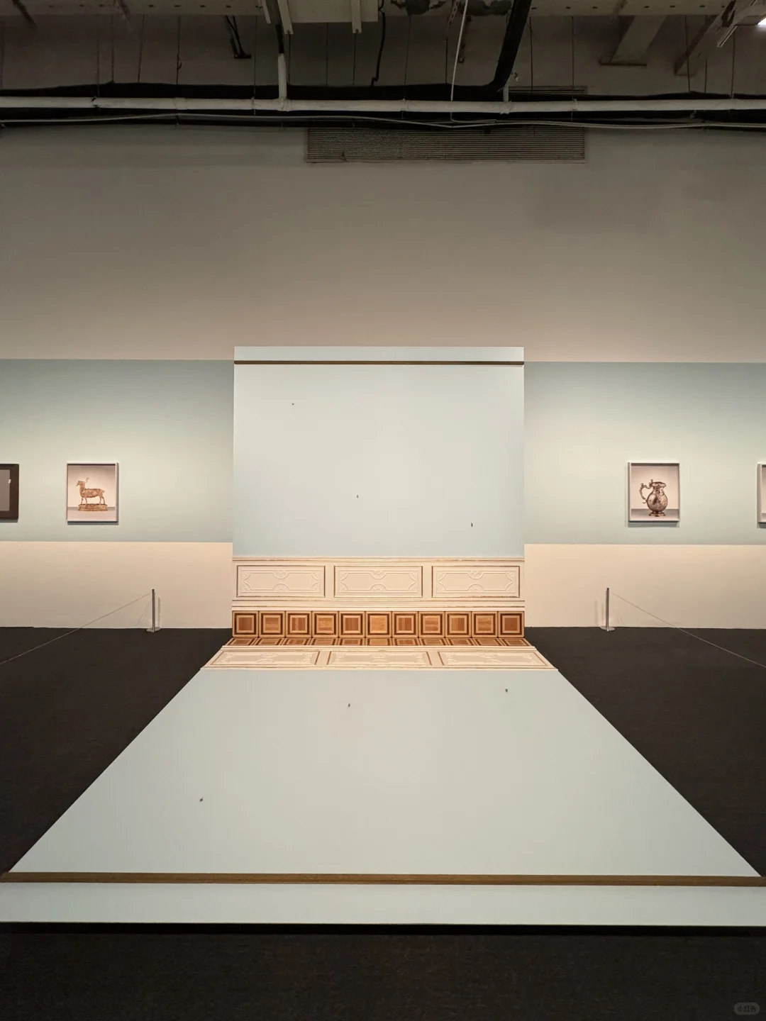 年度必看展｜上海双年展?花儿听到蜜蜂了吗