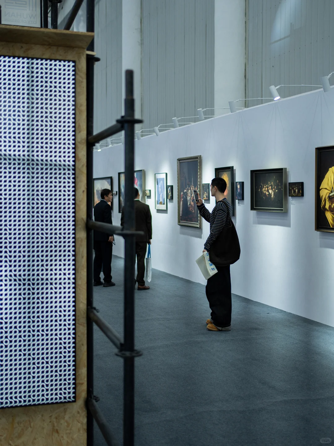 武汉设计双年展?AI画作惊艳到我了！