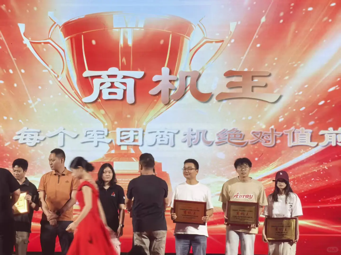 我们的小伙伴们拿奖拿到手软～