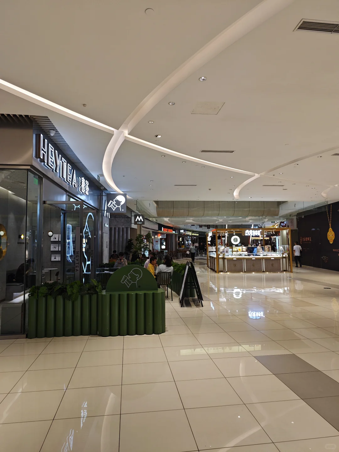 毙掉三个送死案例，商场人能救一个是一个