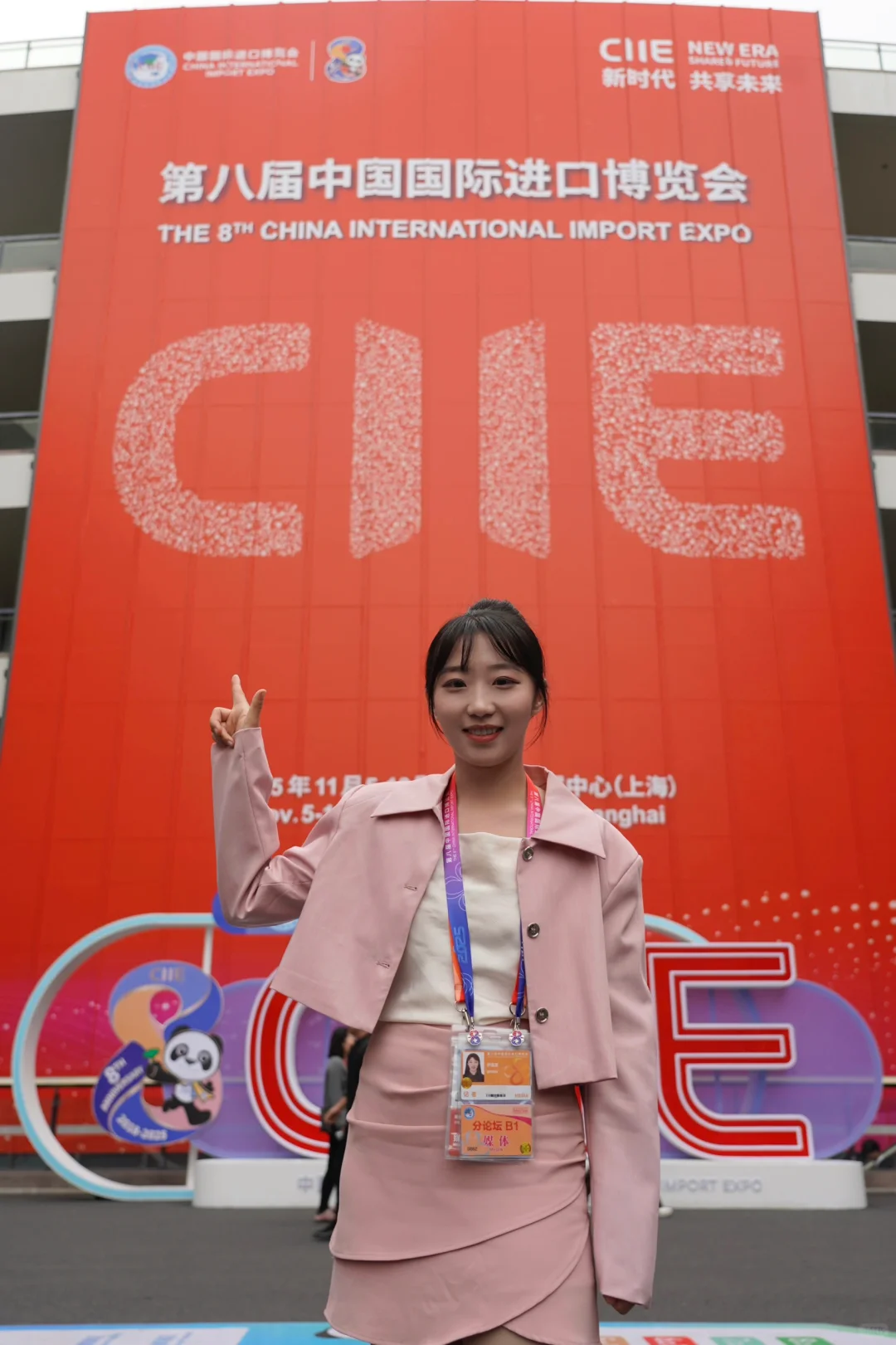 来了来了她来了！第八届进博会记者工作照